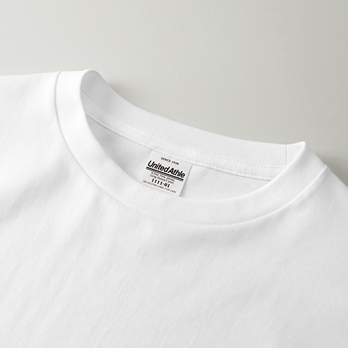 首リブはミニマルなステッチなし仕様<br />